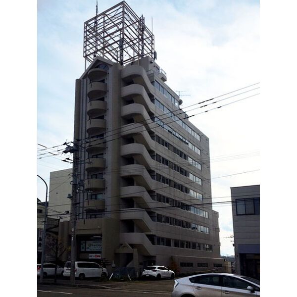 札幌市白石区本通のマンションの建物外観