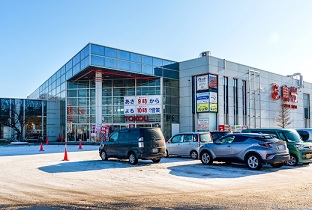 スーパー　東光ストア真栄店（スーパー）まで820m