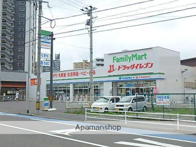 ドラックストア　ファミリーマートドラッグイレブン北方（ドラッグストア）まで80m