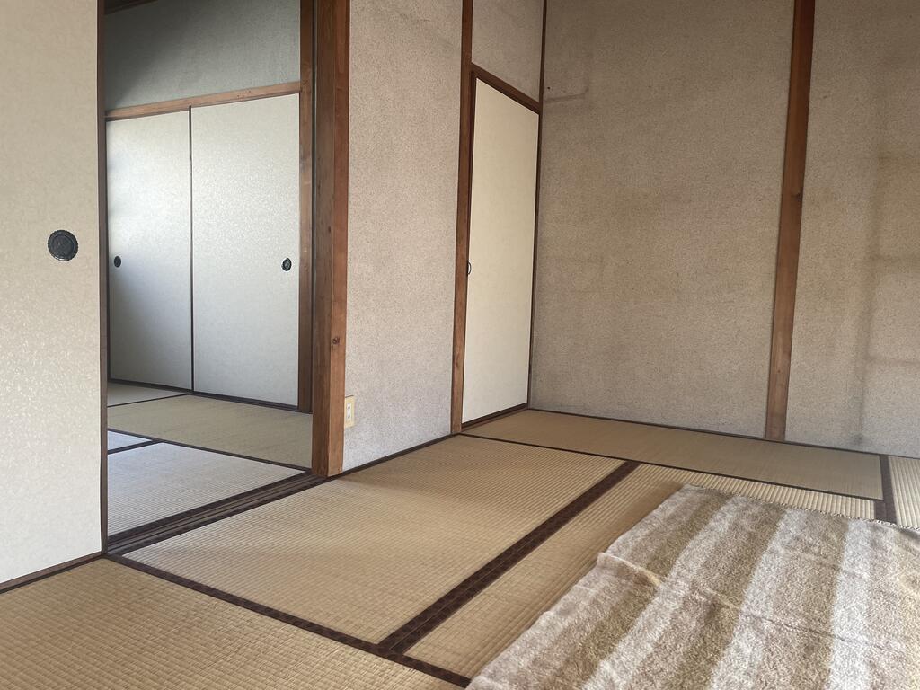 連島町連島岡本貸家の居間写真