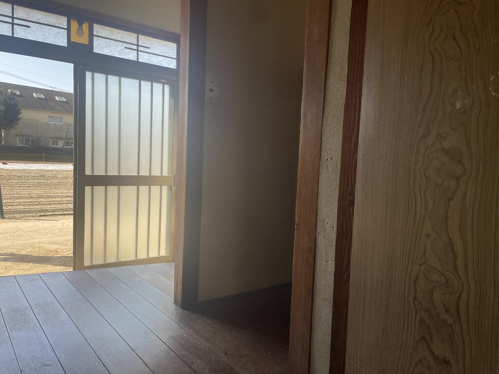 連島町連島岡本貸家の玄関写真