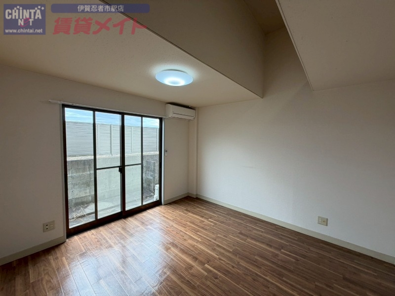 居室・リビング　同型参考写真