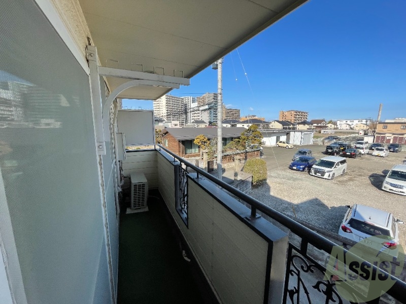 バルコニー　このバルコニースペースは洗濯物も問題なく干せそうですね。