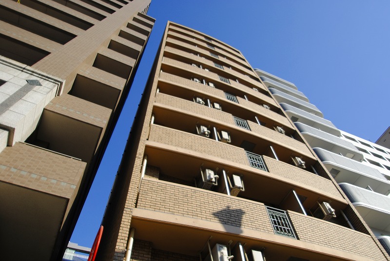 建物外観　電停沿線の11階建てのマンションです！