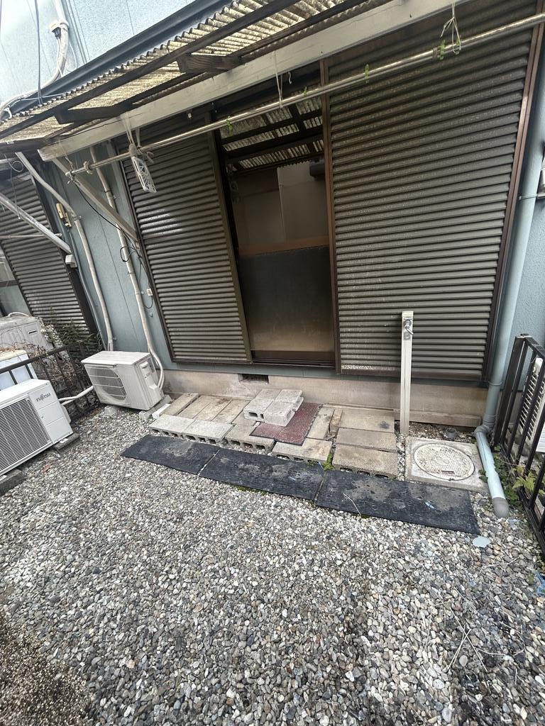 バルコニー　洗濯干すところ屋根あり