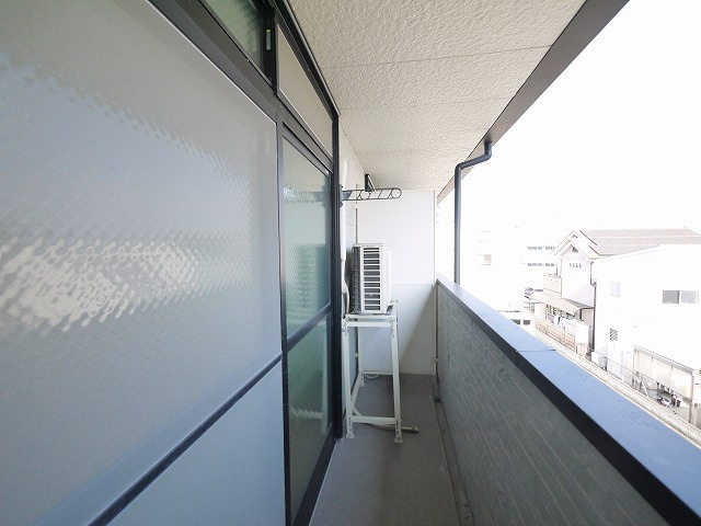 バルコニー　お洗濯にも便利なバルコニー付き