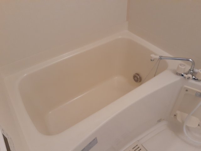 バス・シャワールーム　コンパクトで使いやすいお風呂です