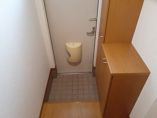 玄関　収納もある玄関です