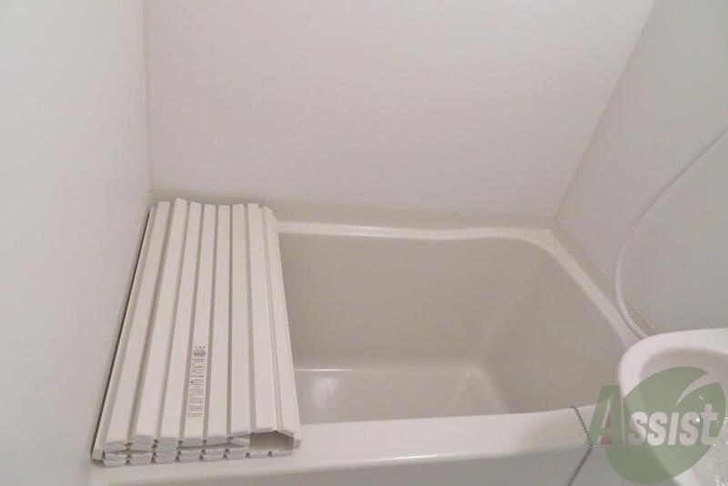 バス・シャワールーム　広いバスタブは足も伸ばせていいですね。