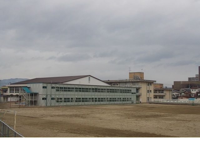 中学校　福島市立岳陽中学校（中学校）まで1500m