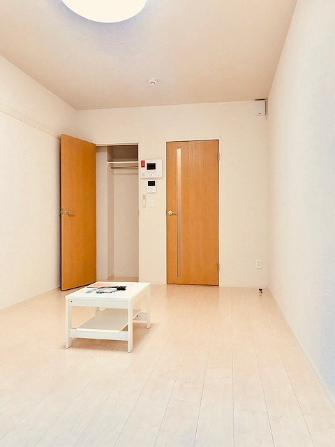 居室・リビング　家具家電付きです。