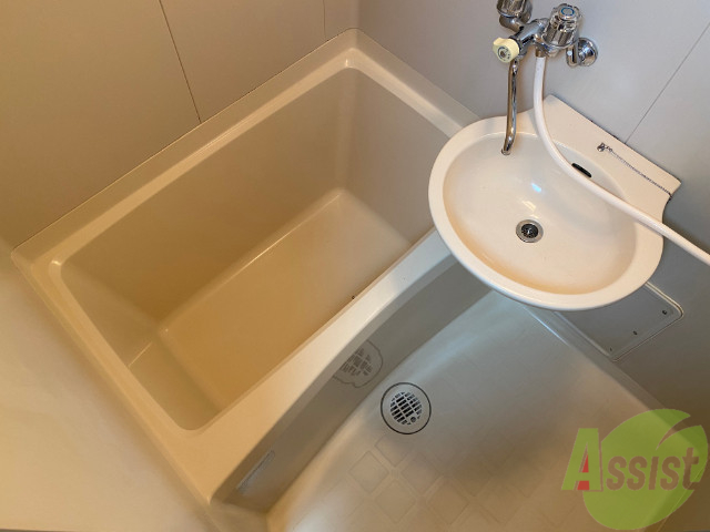 バス・シャワールーム　お風呂はこちらです。ゆったりできそうですね。