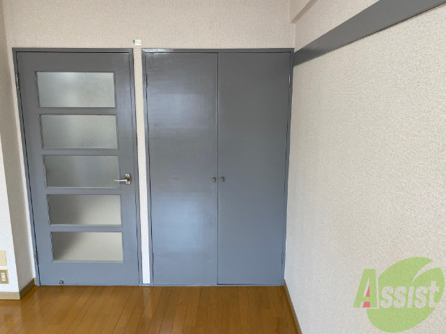 収納　収納はこちらです。高さも十分ございますね。