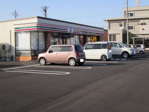 コンビニ　セブンイレブン板垣３丁目店（コンビニ）まで600m