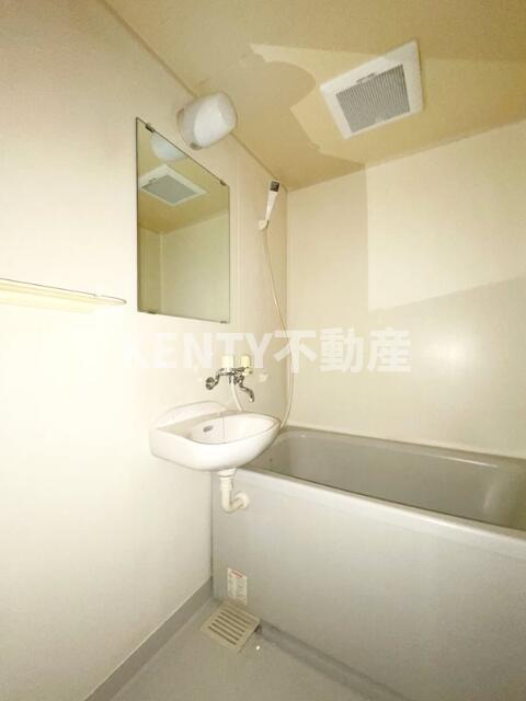 バス・シャワールーム　落ち着いた空間のお風呂です