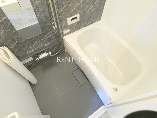 バス・シャワールーム　バスルームです