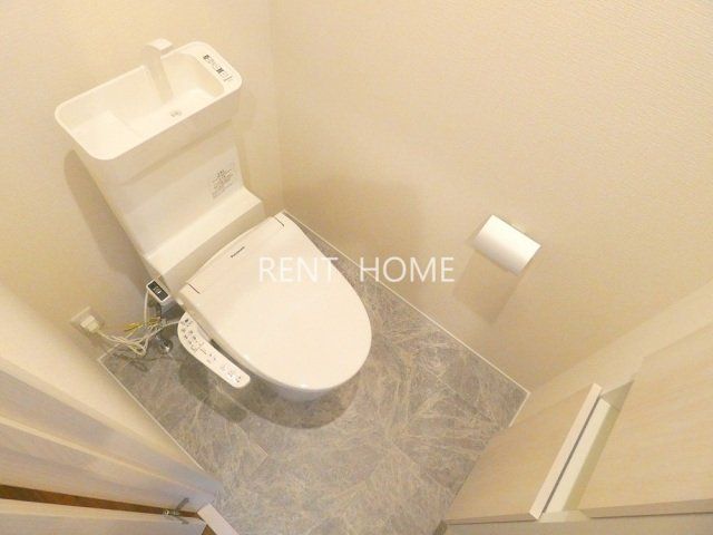 トイレ　温水洗浄便座です