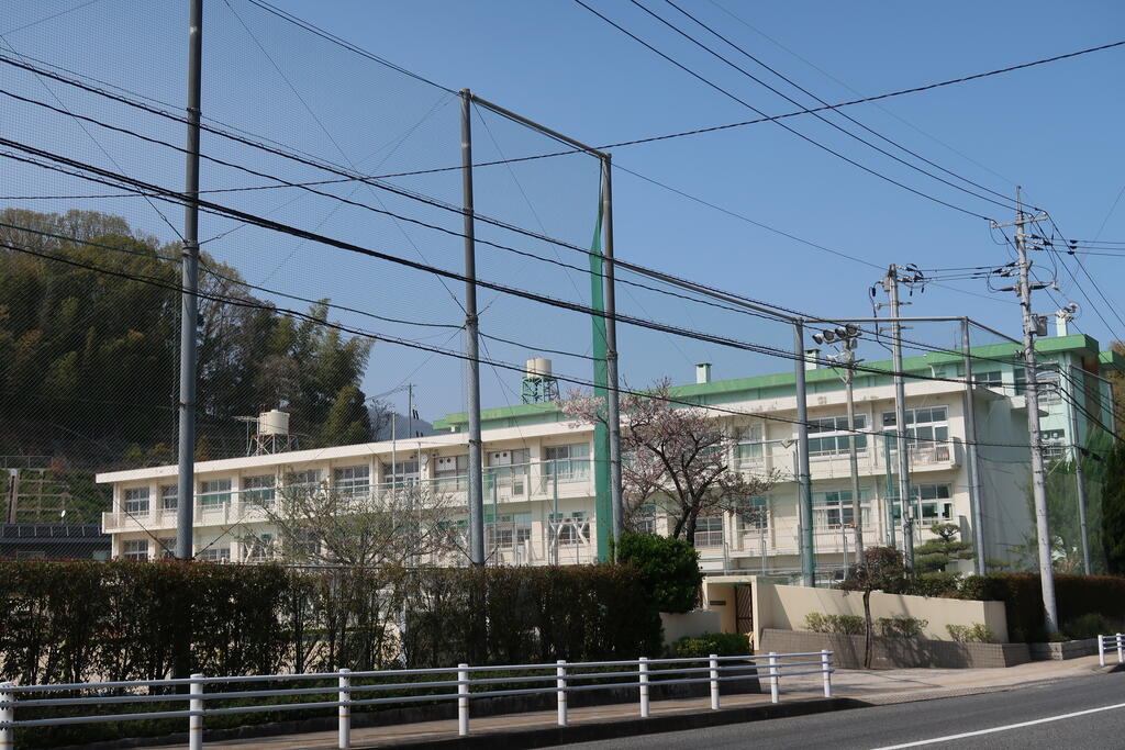 小学校　広島市立口田小学校（小学校）まで906m
