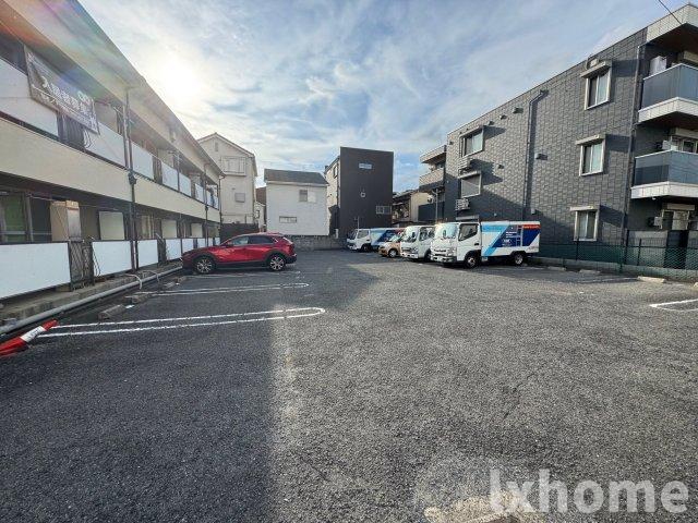 駐車場　駐車場に車を止められます