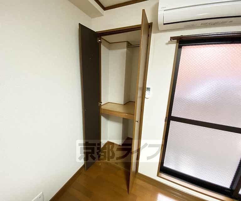 収納　洋服や雑貨などが収納できます。