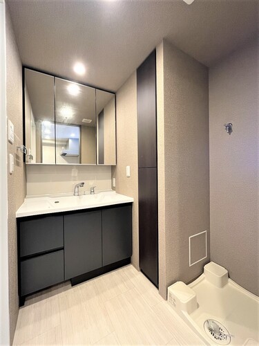 洗面設備　洗面化粧台・洗濯機置き場