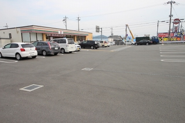 コンビニ　セブンイレブン橿原十市町店（コンビニ）まで342m