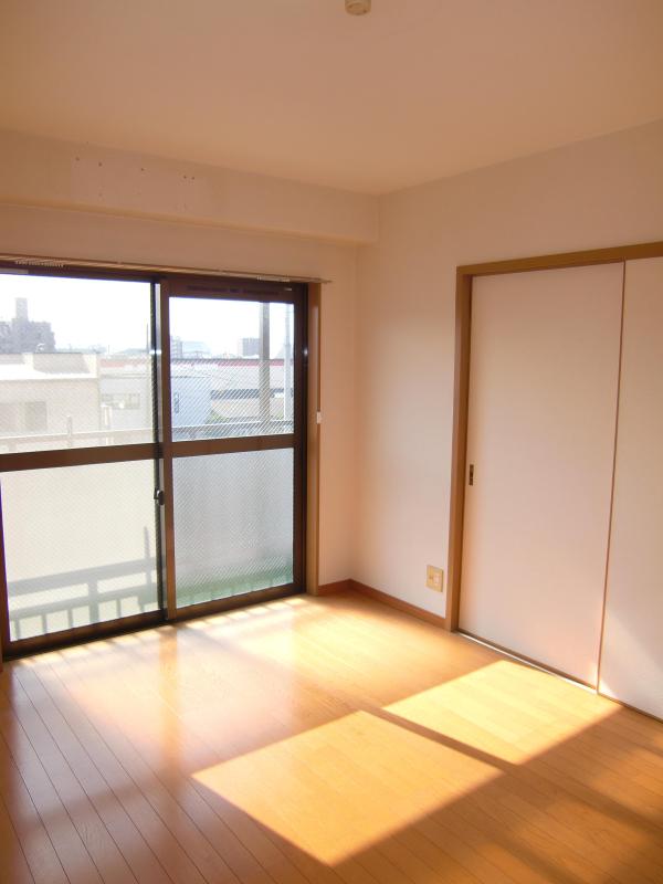 居室・リビング　南側日当たり良好です★