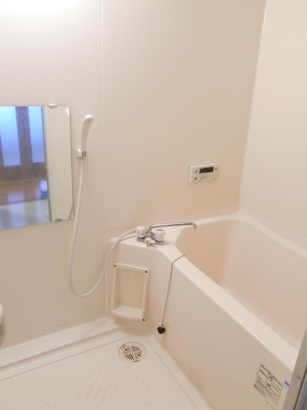 バス・シャワールーム　給湯リモコンあり♪