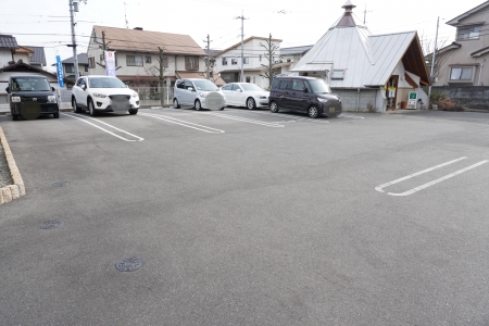 駐車場　車をお持ちの方に嬉しい駐車場付きの物件です