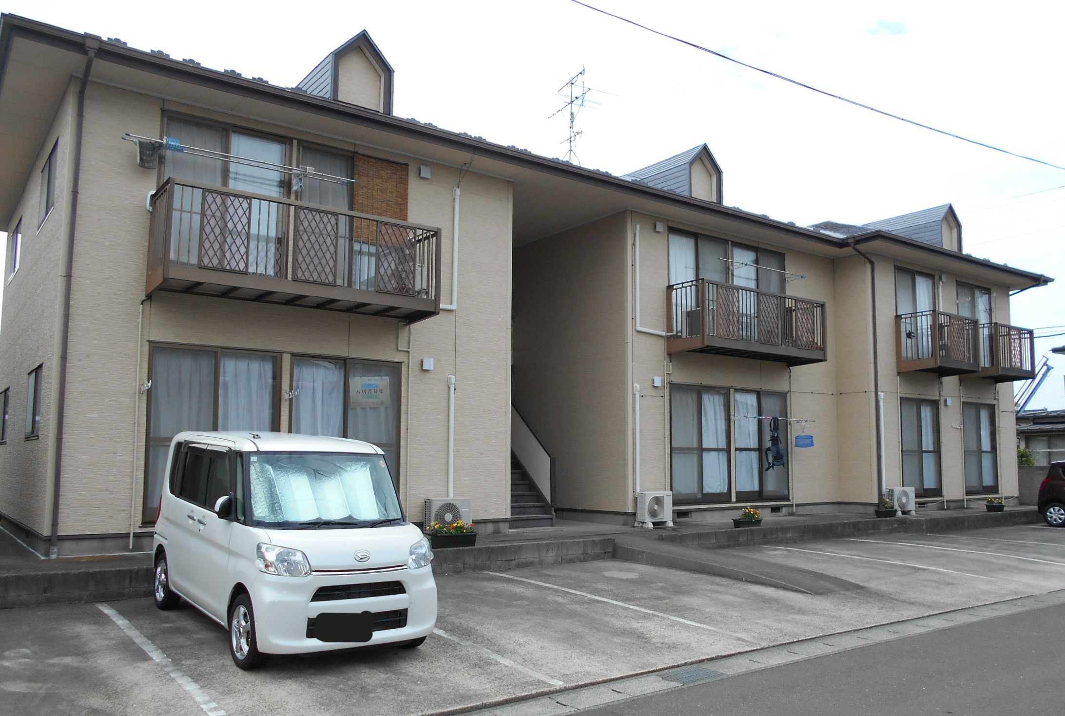 建物外観　物件外観（東向き）