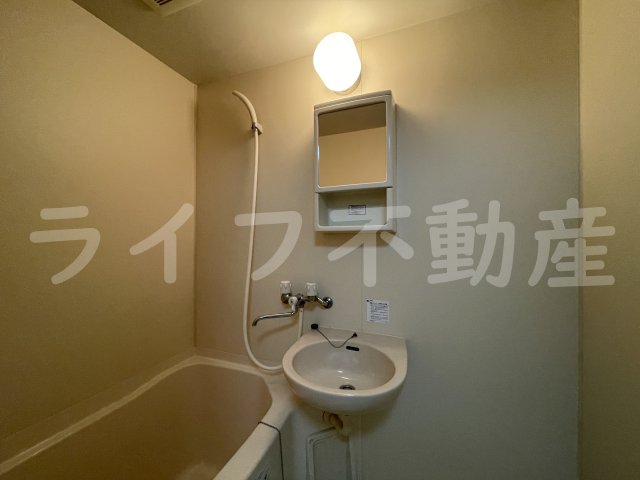 洗面設備　脱衣スペースもあります