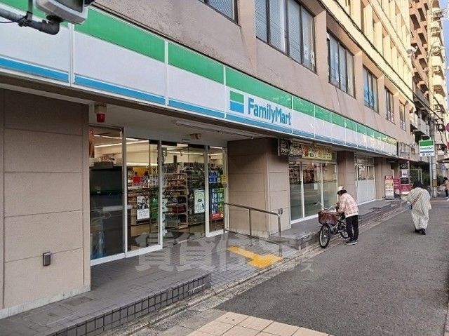 コンビニ　ファミリーマート　丸太町猪熊（コンビニ）まで432m