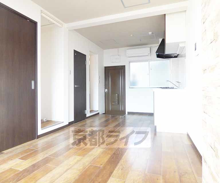 居室・リビング　綺麗にリノベーションされています。