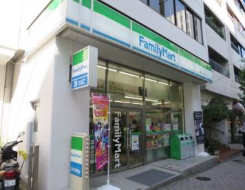 コンビニ　ファミリーマート麹町二丁目店（コンビニ）まで95m