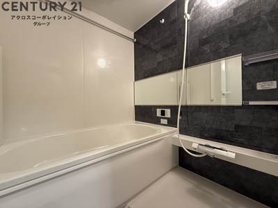 バス・シャワールーム　多機能な浴室・浴室乾燥機も完備しています