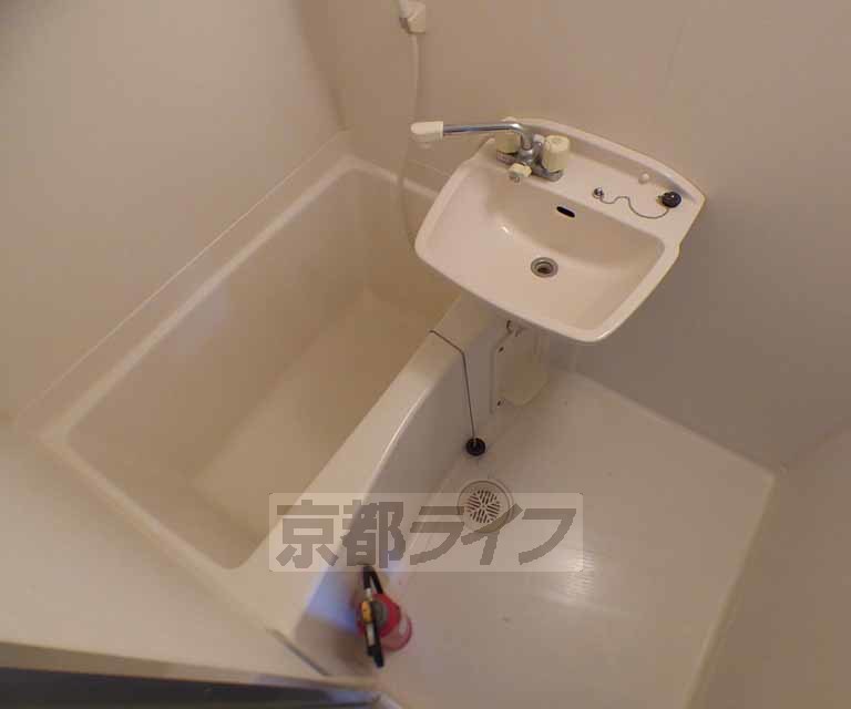 バス・シャワールーム　きれいなバスルームです。