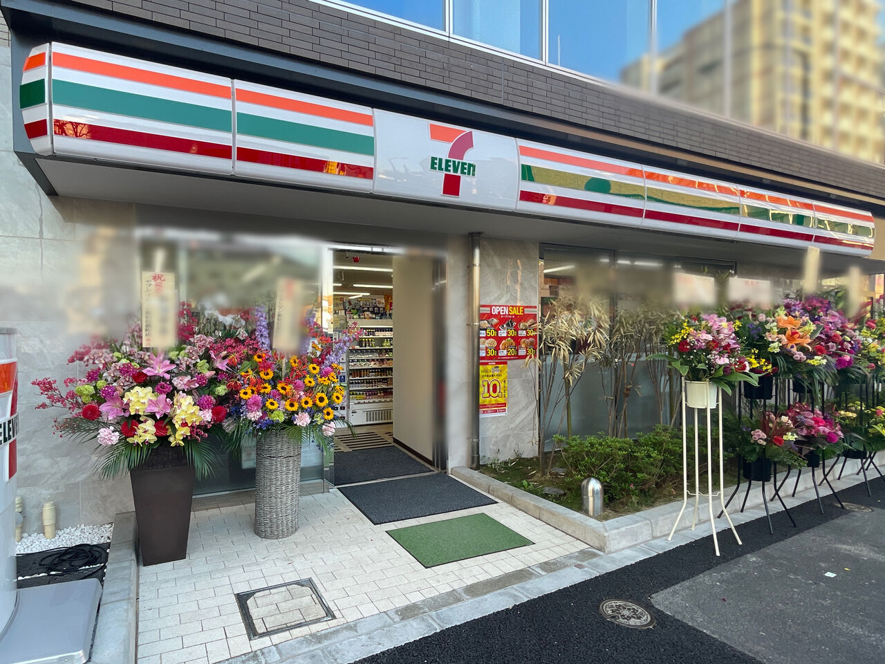 コンビニ　セブンイレブン新宿信濃町店（コンビニ）まで107m