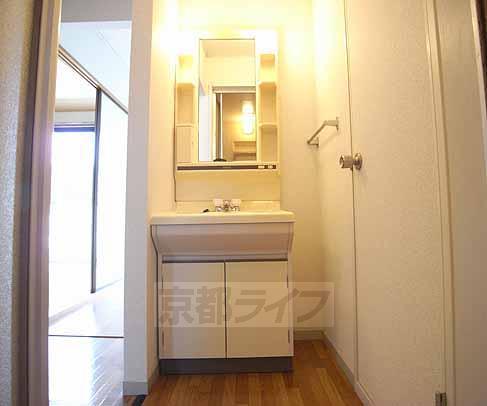 洗面設備　毎朝の身嗜みはここで