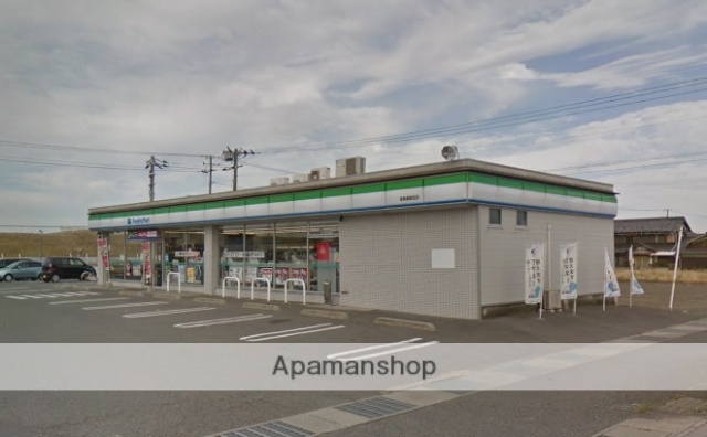 コンビニ　ファミリーマート（コンビニ）まで1325m