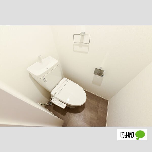 トイレ　他号室の写真です。