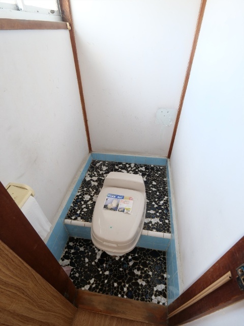 トイレ　汲み取り式