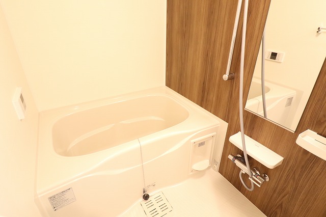 バス・シャワールーム　浴室乾燥機・追焚機能付き