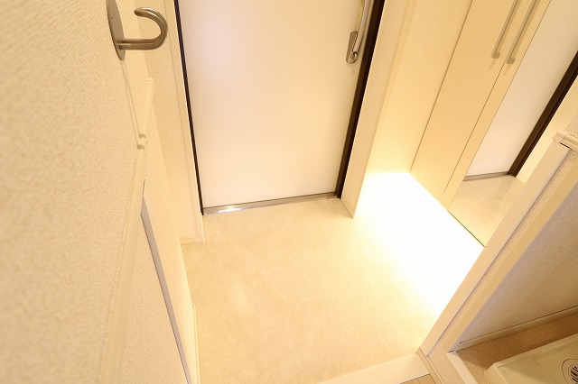 玄関　玄関にはシューズボックスがございます