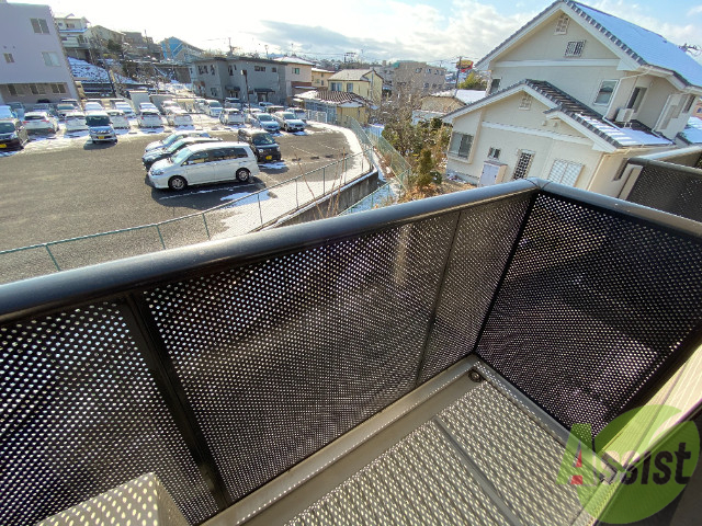 バルコニー　バルコニーは幅もしっかりあって洗濯物がはかどりそうですね！