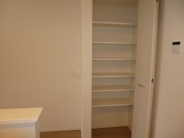 収納　パントリー