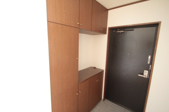 玄関　※別部屋の写真です