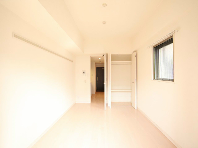 居室・リビング　洋室6.8帖　クローゼット付（収納充実してます）