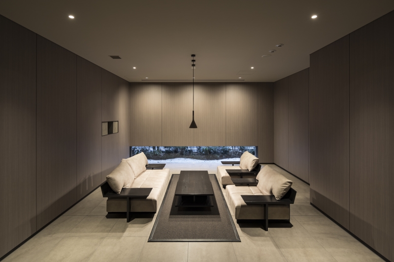 ロビー　落ち着いたシックなロビー