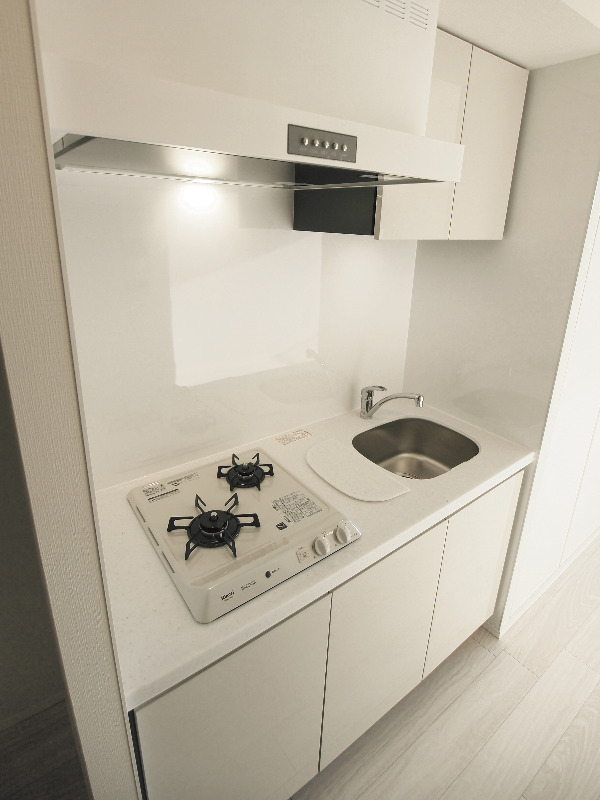 キッチン　【居室１０．２帖】２口ガスコンロキッチン※同タイプ参考写真