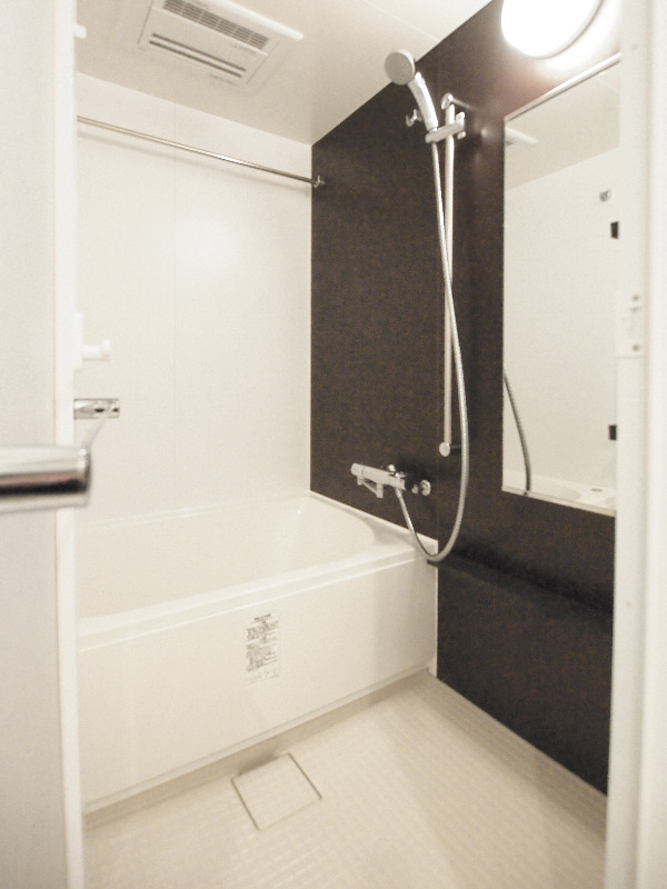 バス・シャワールーム　浴室暖房乾燥機付きバスルーム※同タイプ参考写真